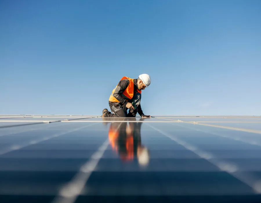 ener24-savoir-faire-technicien-panneaux-solaires