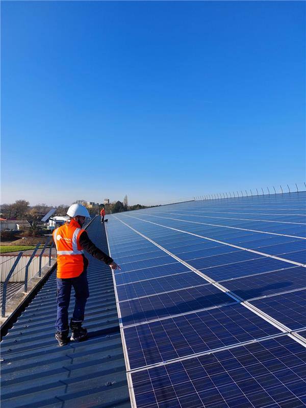 techniciens-maintenance-photovoltaique-ener24-nexhos-energies